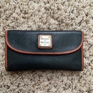 Dooney & Bourke wallet